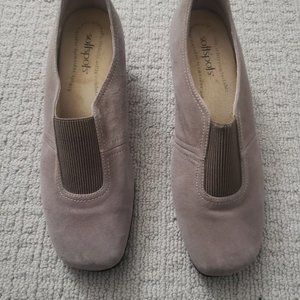 SOLD....Tan SoftSpots, Slip on Wedge Heel, Women's Shoe, Size 9